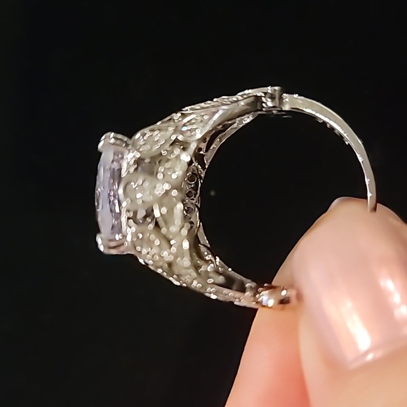 💍Cushion Cut Crystal Cocktail Ring - Picture 3 of 6